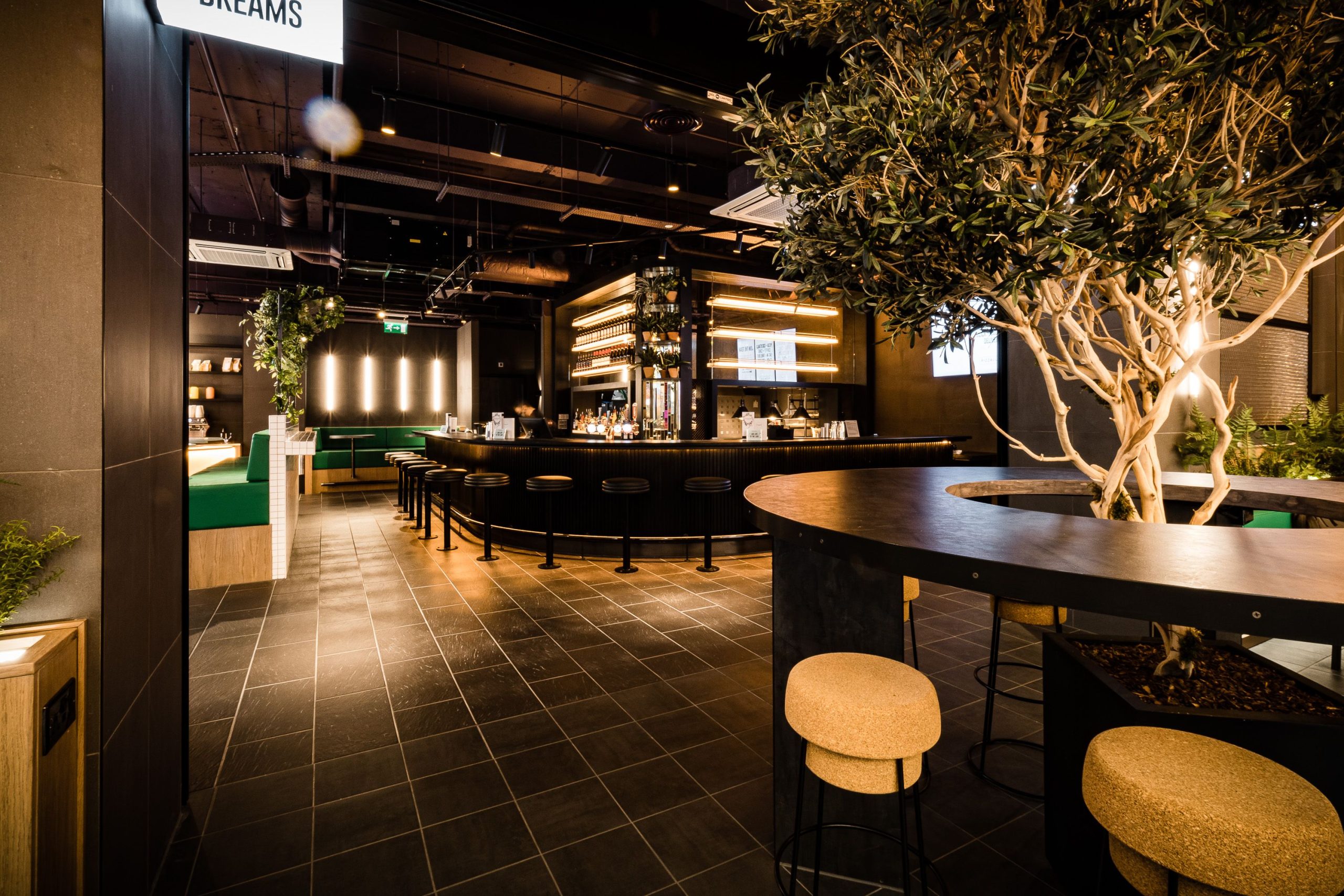 PizzaLuxe Pizza Restaurant & Bar Principal Place